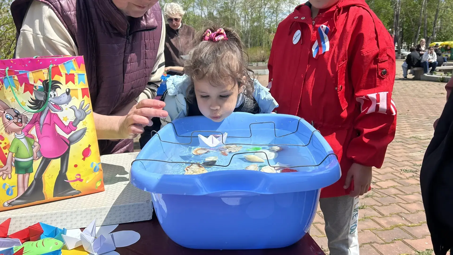 Фото с фестиваля "Горжусь тобой, Россия!" и праздничного концерта на площади Победы.