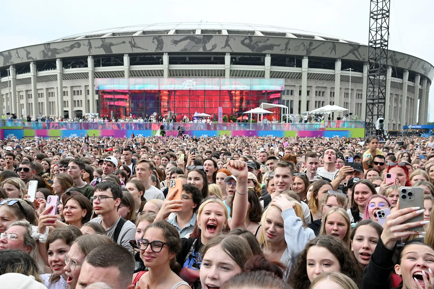 VK FEST | КТО ВЫСТУПИТ И ЧЕМ УДИВЯТ ГОСТЕЙ

Музыкальный фестиваль VK Fest раскрыл первых инфлюэнсеро