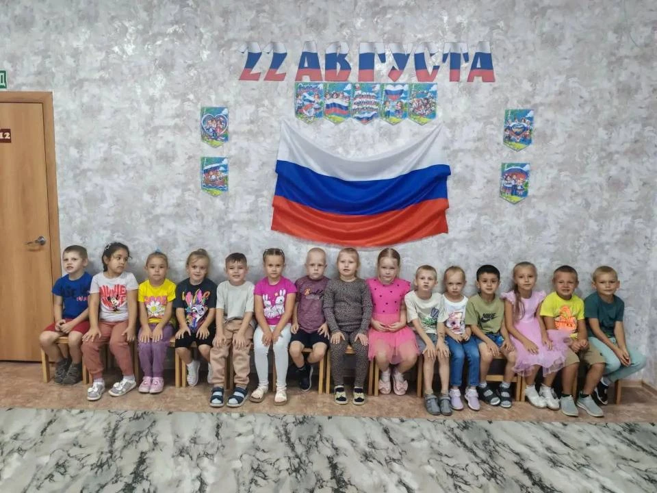 Белый – облако большое,
