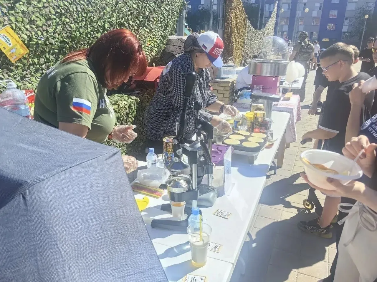 «День соседей» в Новом Уренгое

Горожане собрались у памятника Владимира Высоцкого, чтобы отметить т