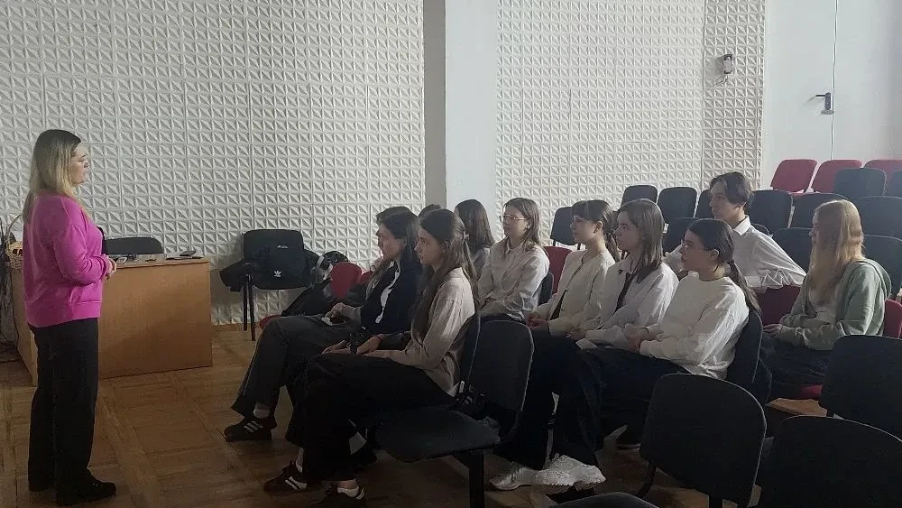 В марте прошла серия профилактических тренингов от ГБУ РО "Наркологический диспансер" для учащихся 7