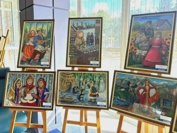 🎨 В Белгороде показывают работы юных художников