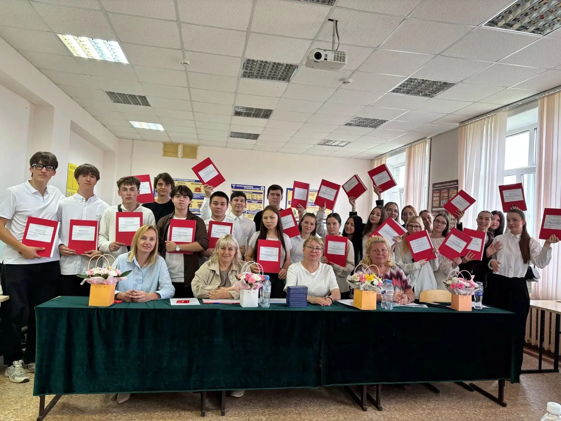 📦 Студенты-логисты ЧПК защитили дипломы!

Группа ОДк-3-23 успешно представила свои выпускные квалиф