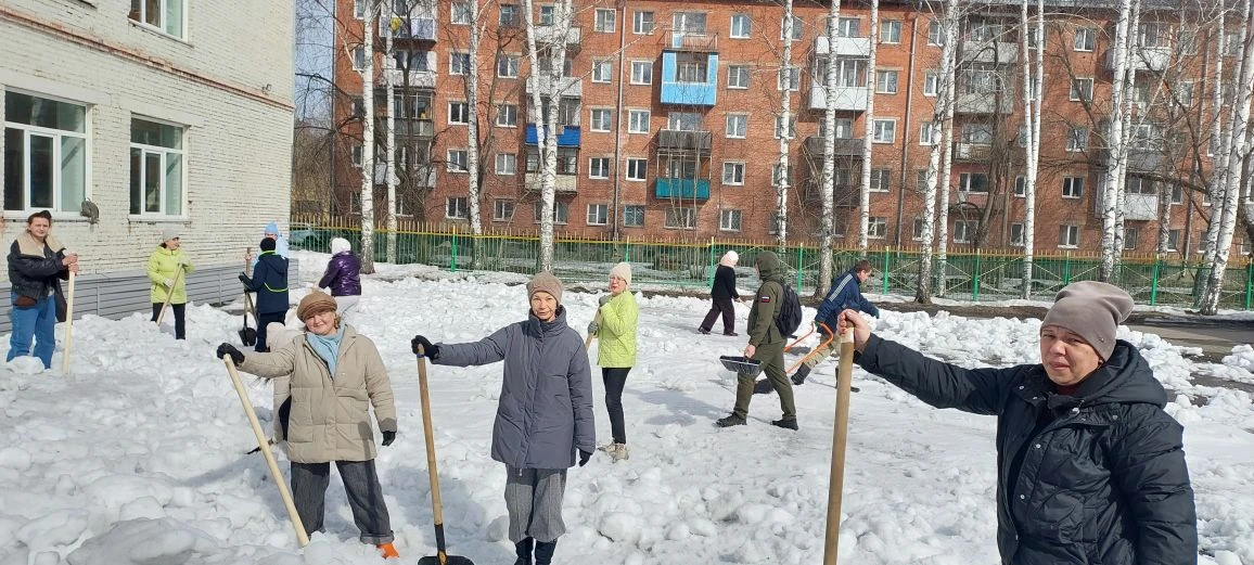 💥Всекузбасский субботник!  Коллектив лицея дружно вышел на субботник👌Присоединились к акции    «Кузб