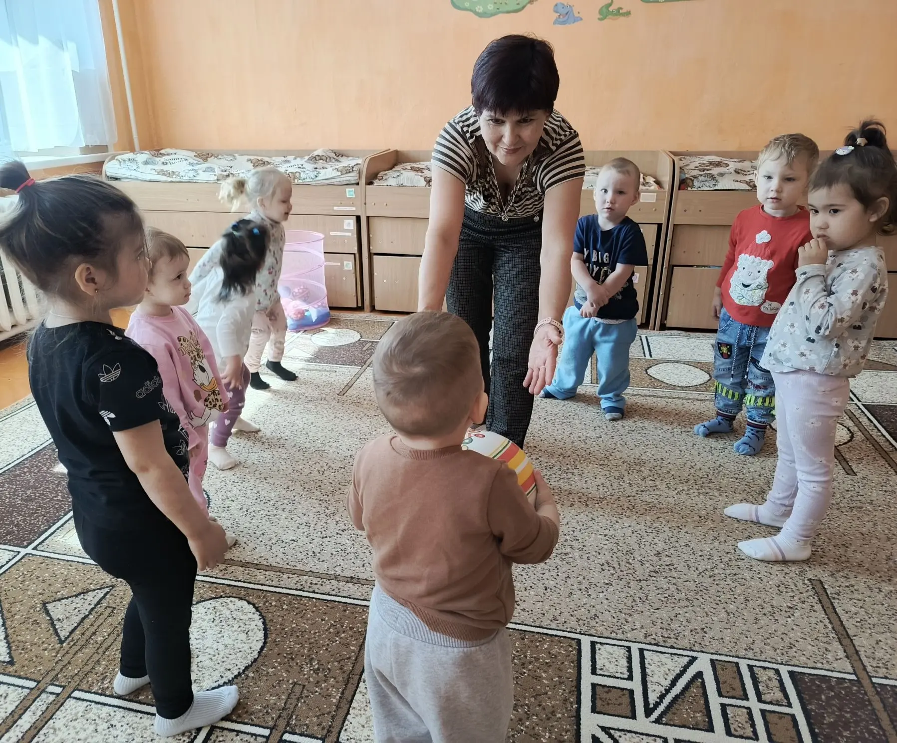 "Мой веселый звонкий мяч!" Под таким задорным названием прошло игровое занятие с мячом с воспитанник