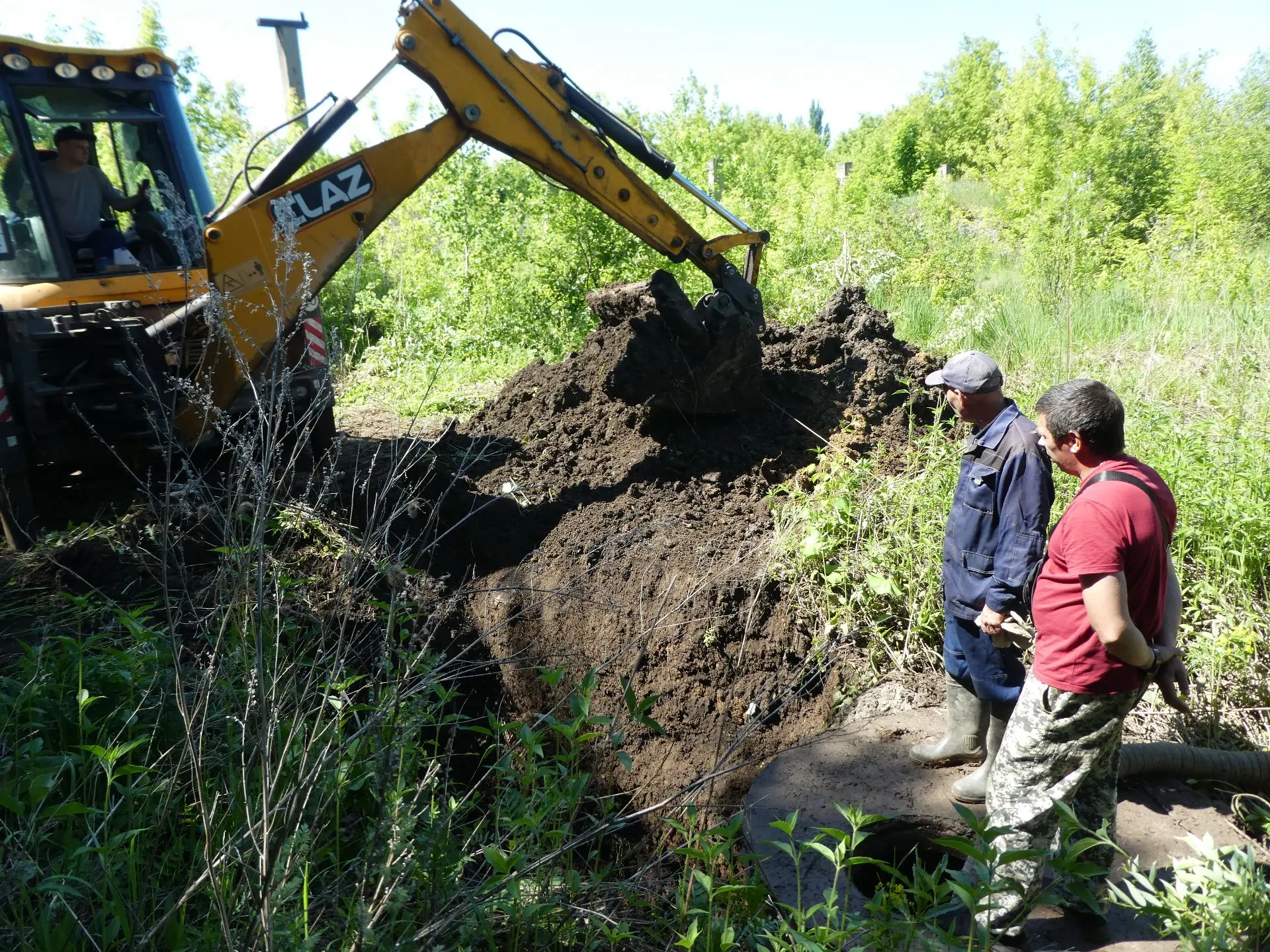 УСТРАНЯЕМ АВАРИЮ
 
Сегодня сотрудникам цеха по ремонту и эксплуатации водопроводных сетей довелось у