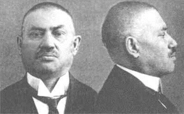 Мастер двойной игры

Евно Азеф вошел в историю как гений провокаций и шпионажа. В течение 16 лет он 