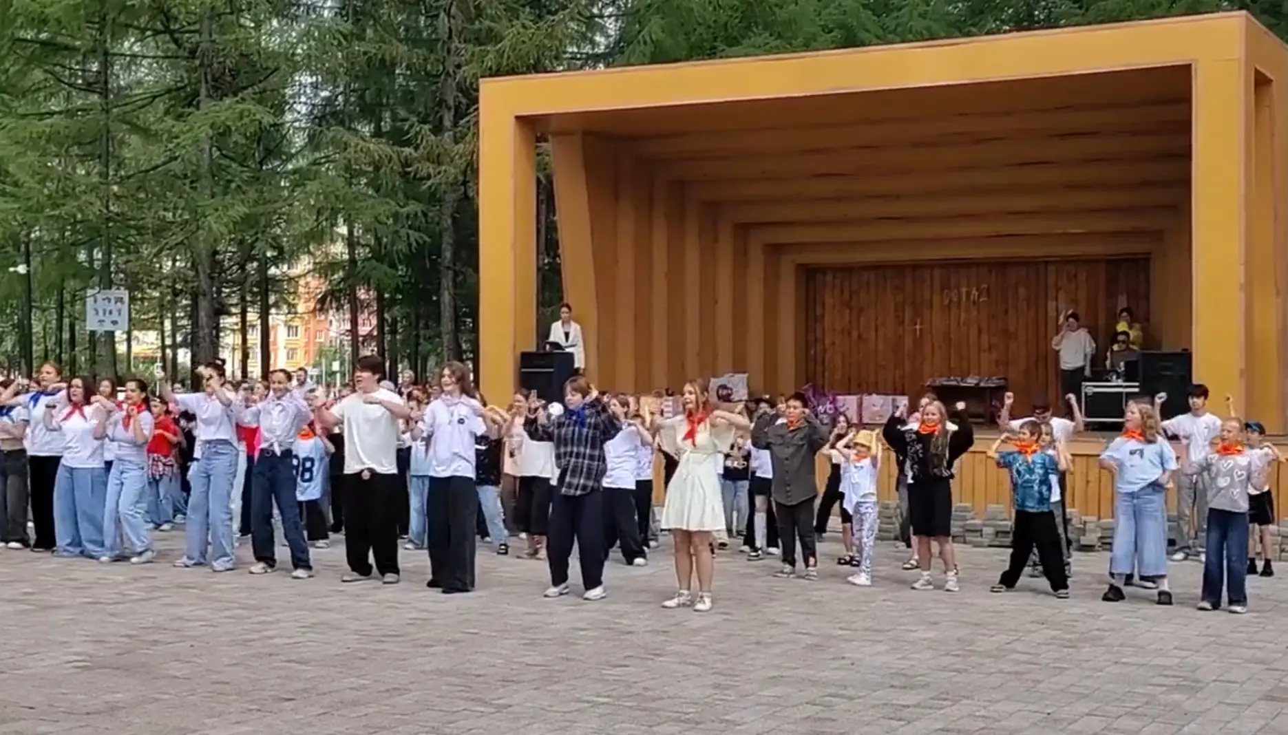 04 июля состоялся торжественный сбор отрядов города, на котором прошло закрытие 1 летней смены - "Мы