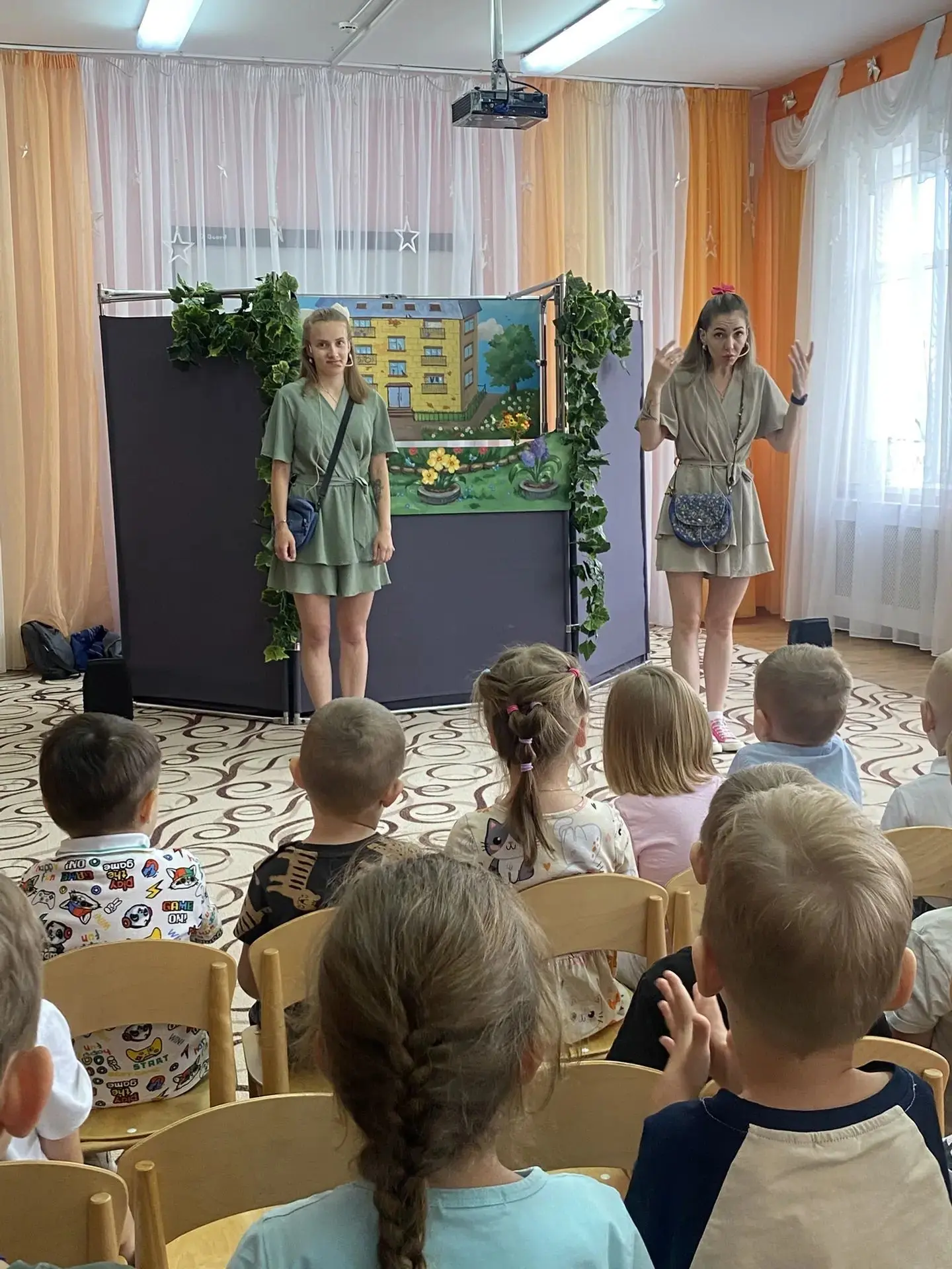 🎭Сегодня наши малыши стали участниками увлекательного и познавательного спектакля с ин...