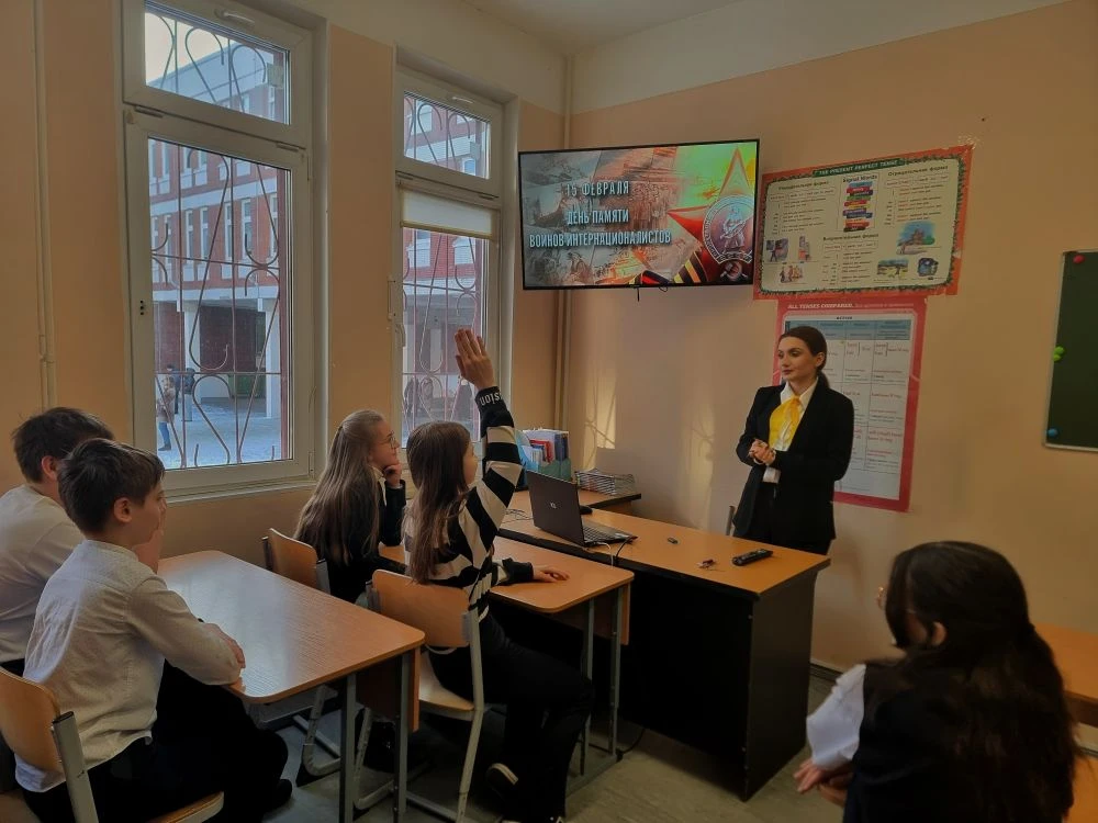 🎖День воинов-интернационалистов в нашей школе  В пятницу в нашей школе прошли мероприятия, посвящённ
