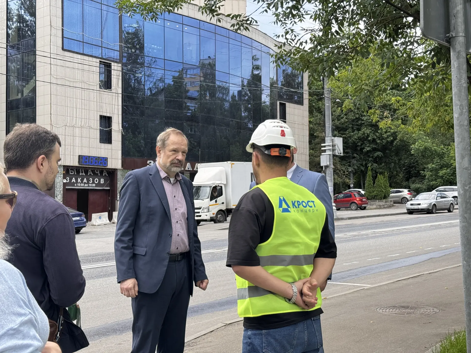 Вместе с депутатом Московской городской Думы Анатолием Петруковичем и.о. главы управы района Котловк