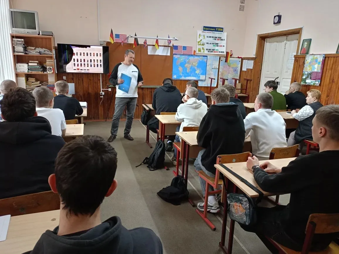 В рамках недели иностранных языков, в  Клинцовском филиале БТЭиР прошло открытое внеклассное занятие