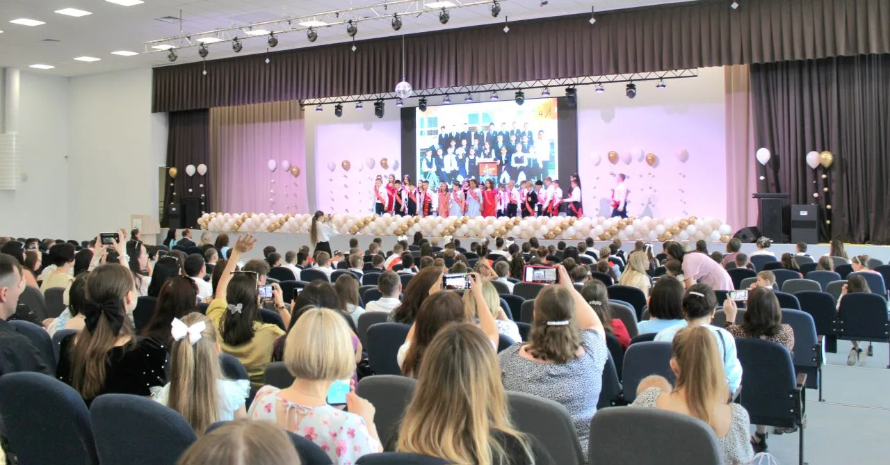 ✨22 мая для четвероклассников лицея №44 прозвенел последний звонок начальной школы. Этот день был на