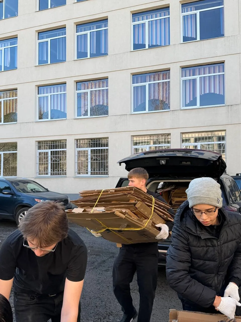 🌿♻️ ЭКО-ДЕВАНТ: Гимназия в стиле "ЭКО"! ♻️🌿  В нашей гимназии завершился масштабный сбор макулатуры!