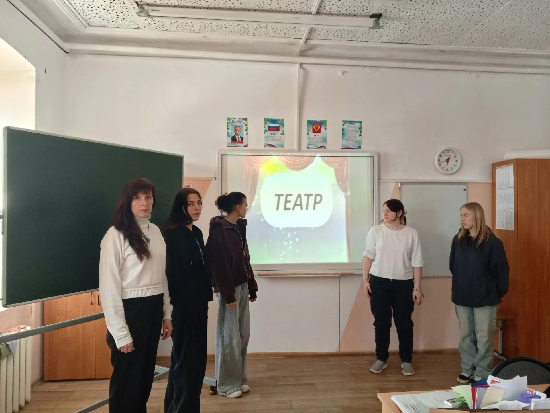 "Как хорошо, что есть ТЕАТР!" 🎭Здесь все прекрасно – жесты, маски, костюмы, музыка, игра… Здесь ожив