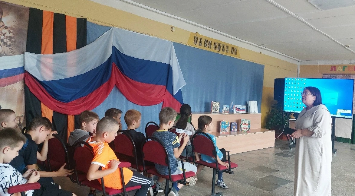 🇷🇺Ко Дню флага Российской Федерации сотрудниками детской библиотеки проведён литерату...