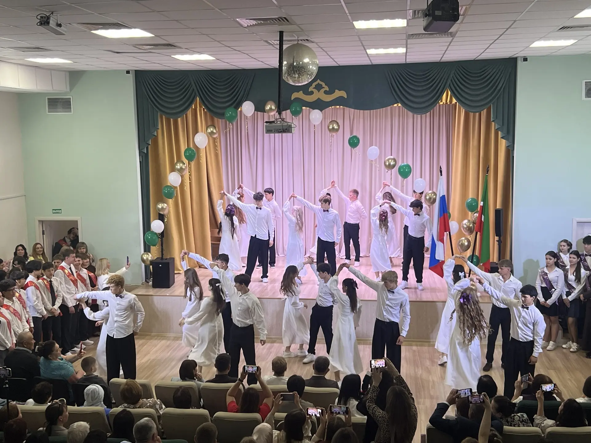 🔔 У наших девятиклассников сегодня тоже прозвенел последний звонок. Для кого-то он станет последним 