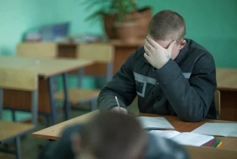 ⚡️ 15-летнего подростка из Приморья отправили в колонию за убийство взрослого собутыльника