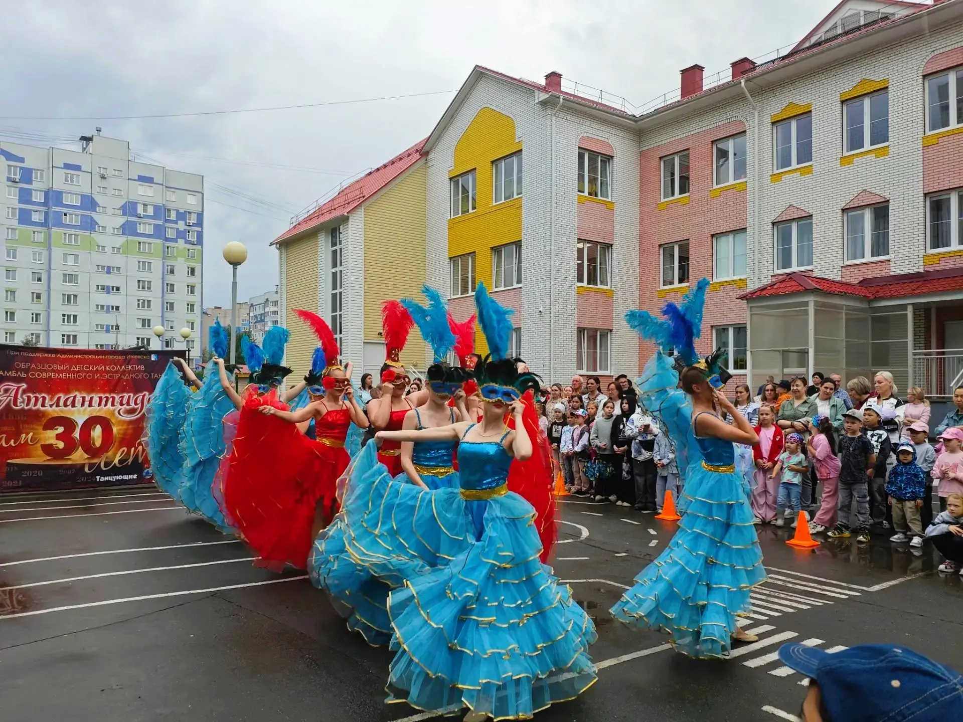 🎉 Последние дни лета мы провожаем яркими праздниками детства, организованными Ансамбле...