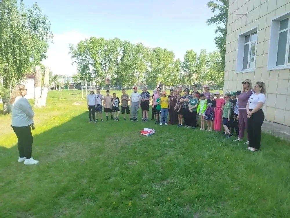Чтобы подарить заряд позитива нашим ребятам к нам в гости приехали волонтёры.

🗺️ Участники Летнего