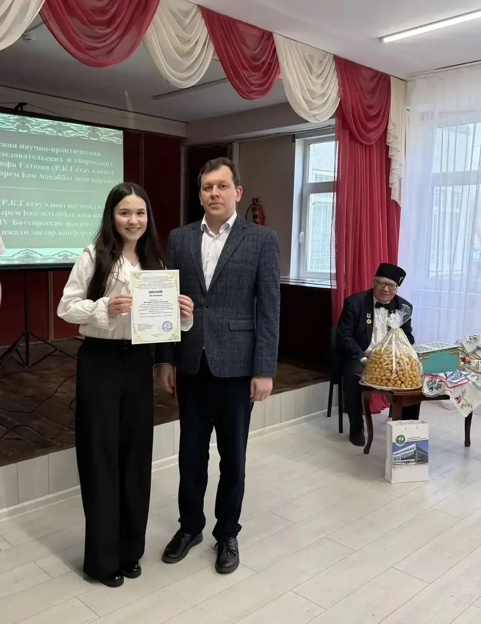💖 МИН ДӨНЬЯГА ХИСЛӘРЕМ ҺӘМ МӘХӘББӘТ АША КАРЫЙМ  10 апрельдә Рәдиф Гаташ  исемендәге «Мин дөньяга хис