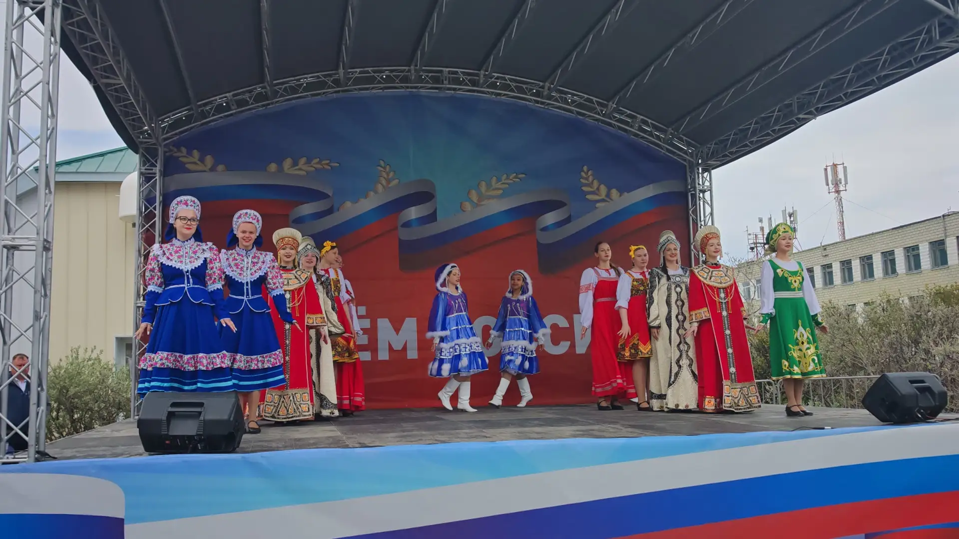 Сила России - в людях! Как Эгвекинот отметил самый главный праздник страны

12 июня Центральная площ