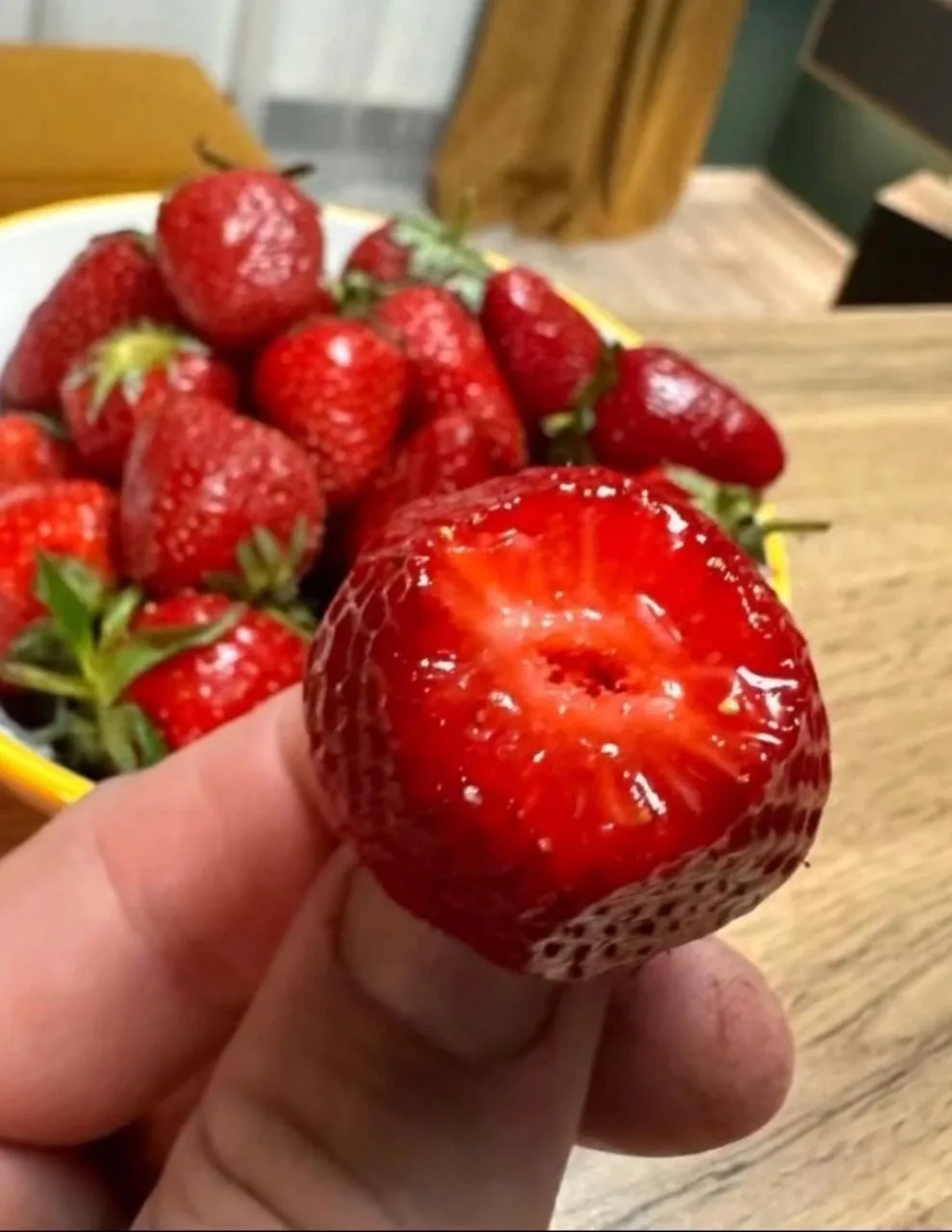 Шеф, Сезон везет сочную клубнику, черешню, манго в Ярославль!🍓🍒🥭  Поставка и выдача:  предварительно