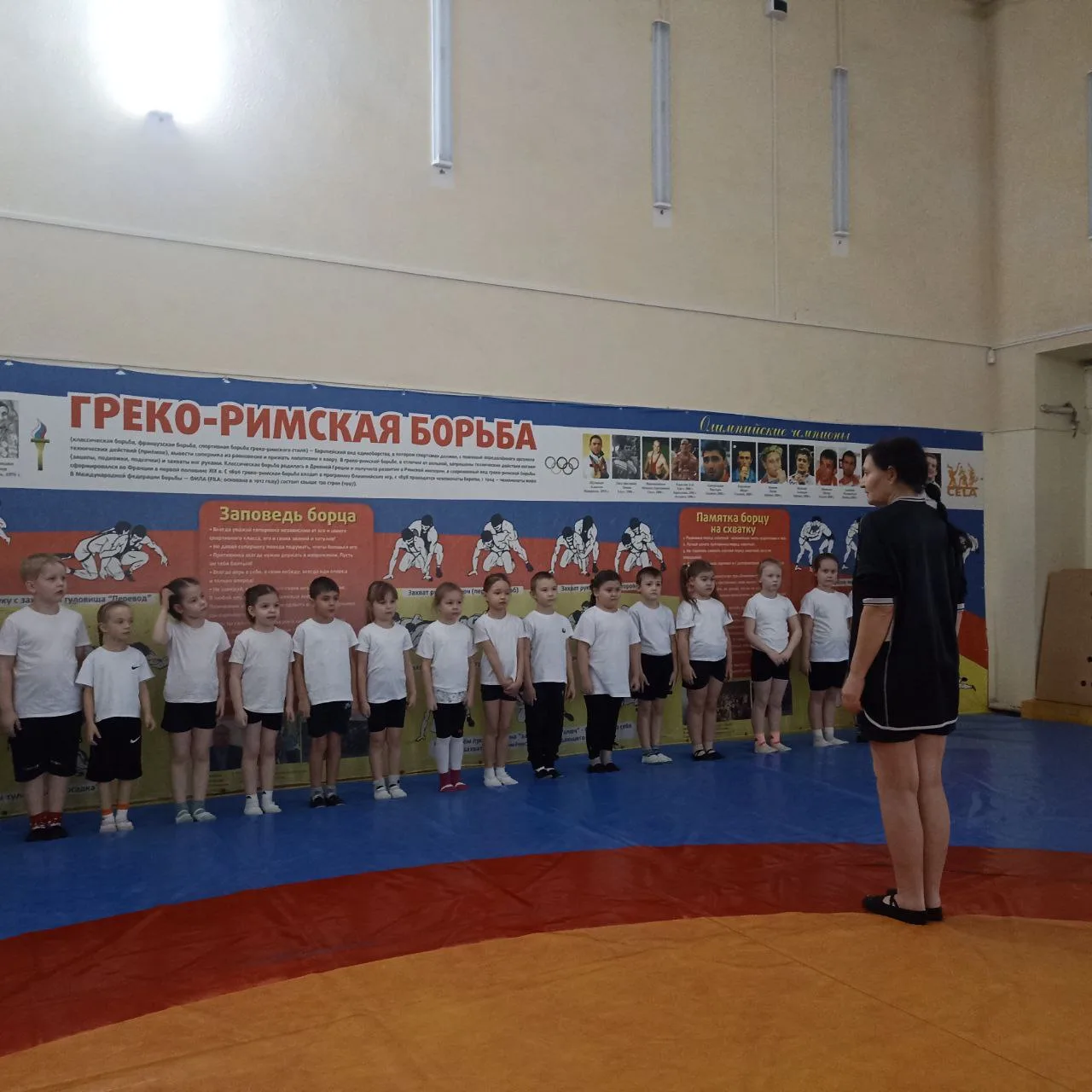Ребята из групп 4 и 6 приняли участие в спортивной тренировке и эстафетах в Доме спорта...