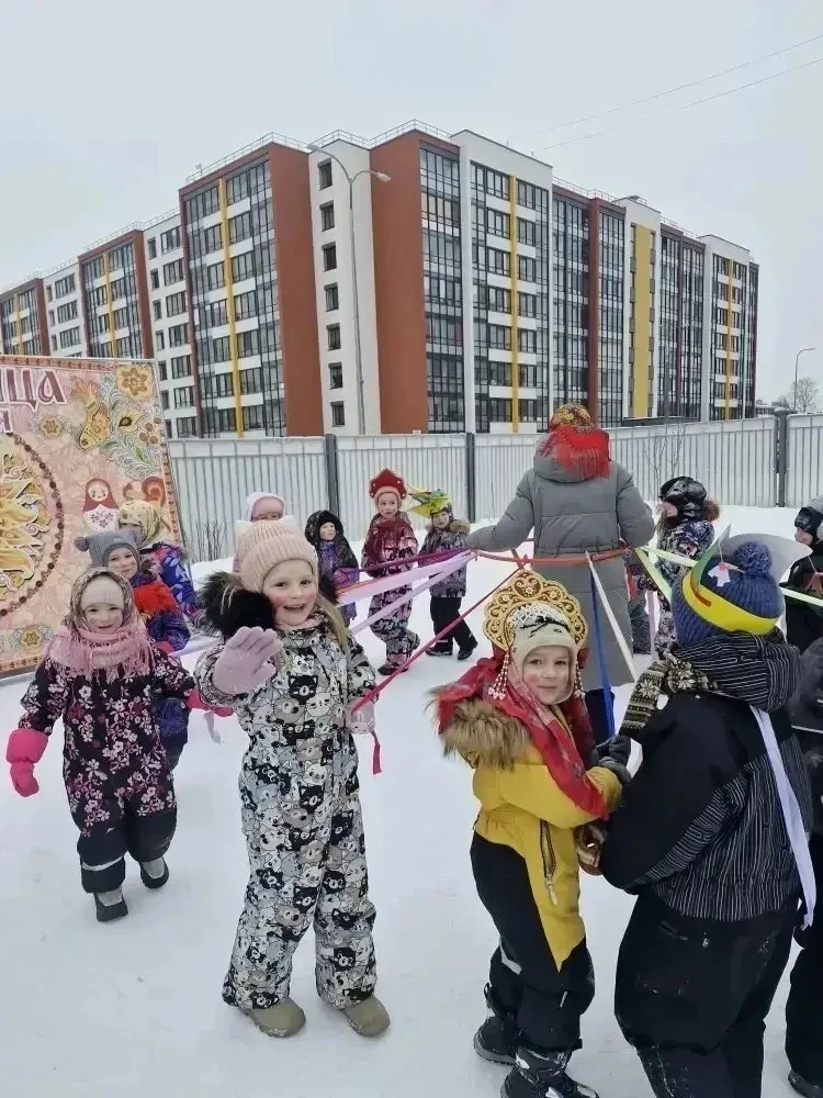 🌞 Вчера в 4 корпусе прошли яркие и весёлые масленичные гуляния!  Согласно народной традиции, мы праз
