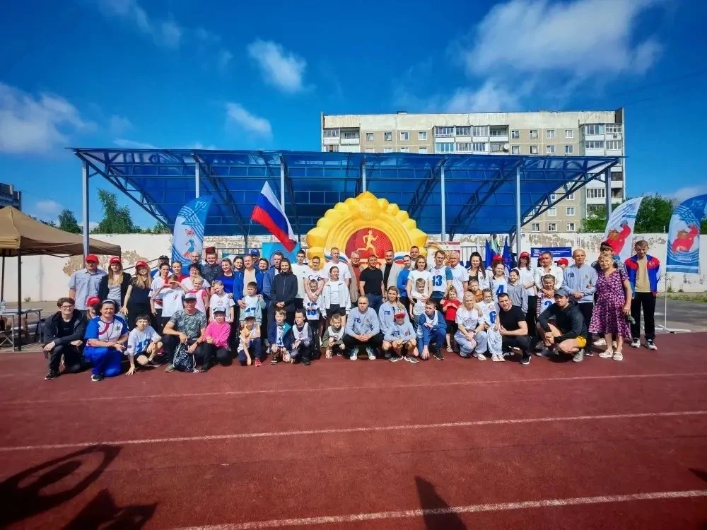 🧑‍🧑‍🧒 Сегодня стадион МБОУ "Средняя школа 8" стала уникальным местом, собравшим на своей территор