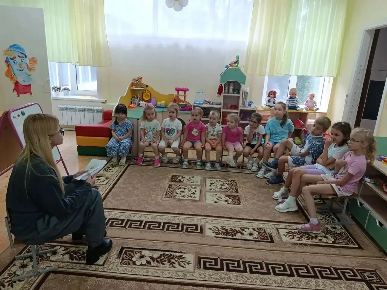В нашем саду у воспитанников второй младшей группы и выпускников прошло тематическое занятие, посвящ