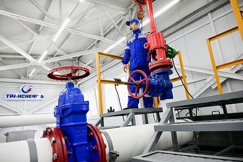 👩‍🔬 Студенты ДВФУ теперь будут учиться на настоящем нефтяном оборудовании