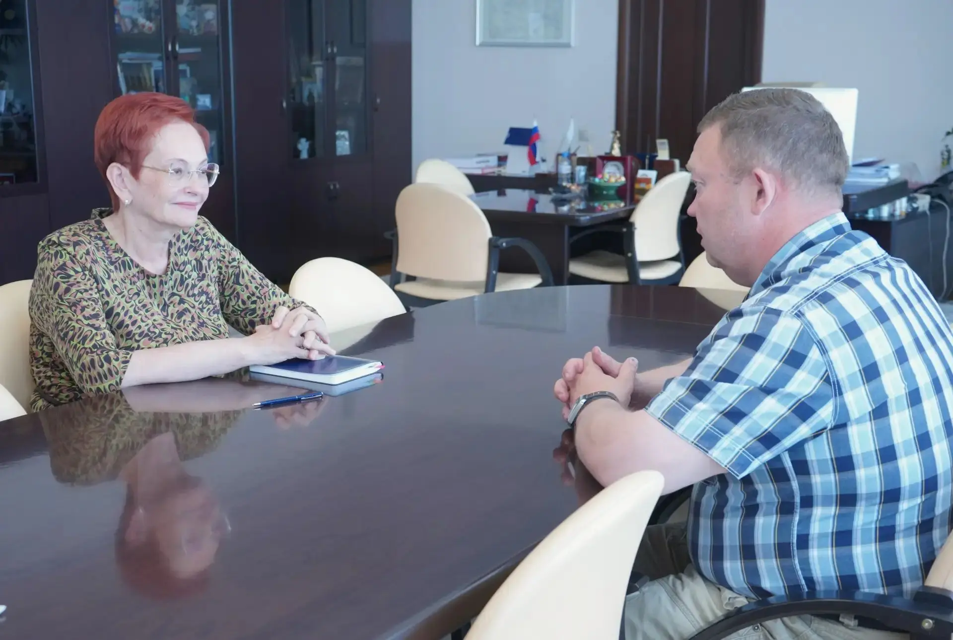 Председатель Законодательной думы Оксана Козловская провела встречу с руководителем сво...