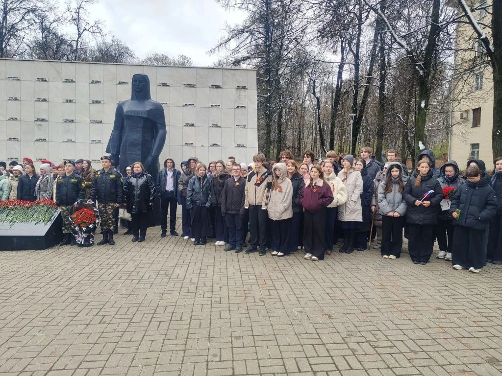 Сегодня, в год трёх знаменательных для нашей страны дат, учащиеся нашего центра образования приняли 