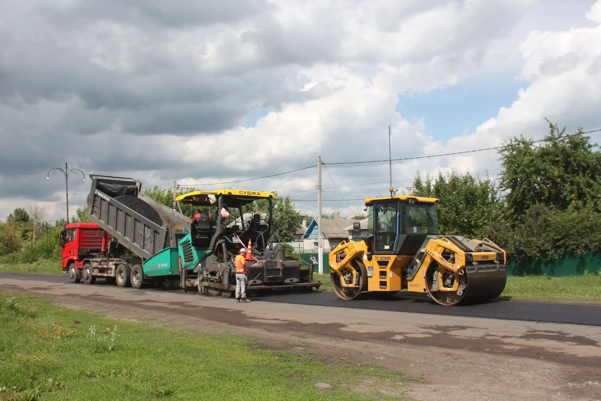 🚜В поселке Горшечном ведут дорожные работы на семи улицах 

Ремонт семи участков дорог общего польз