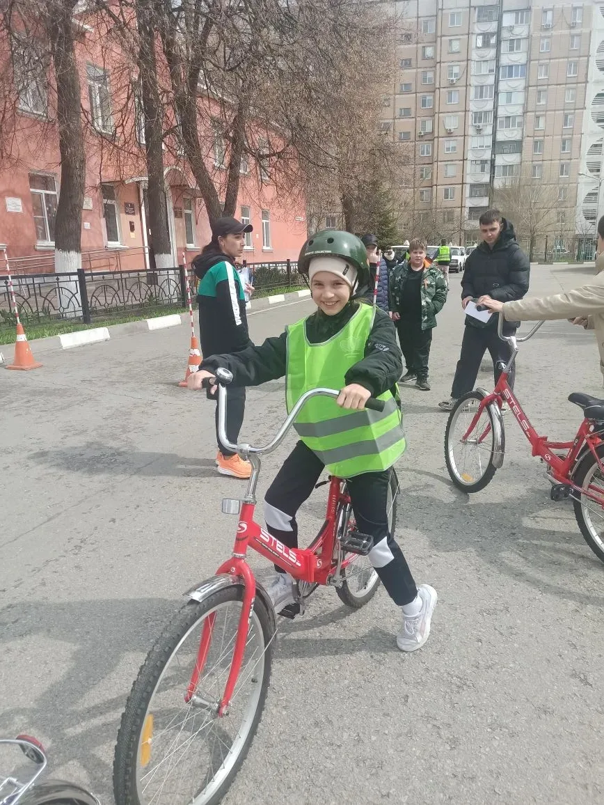 Ребята из отряда ЮИД «Пешеходные светлячки» достойно представили нас на конкурсе «Безопасное колесо»