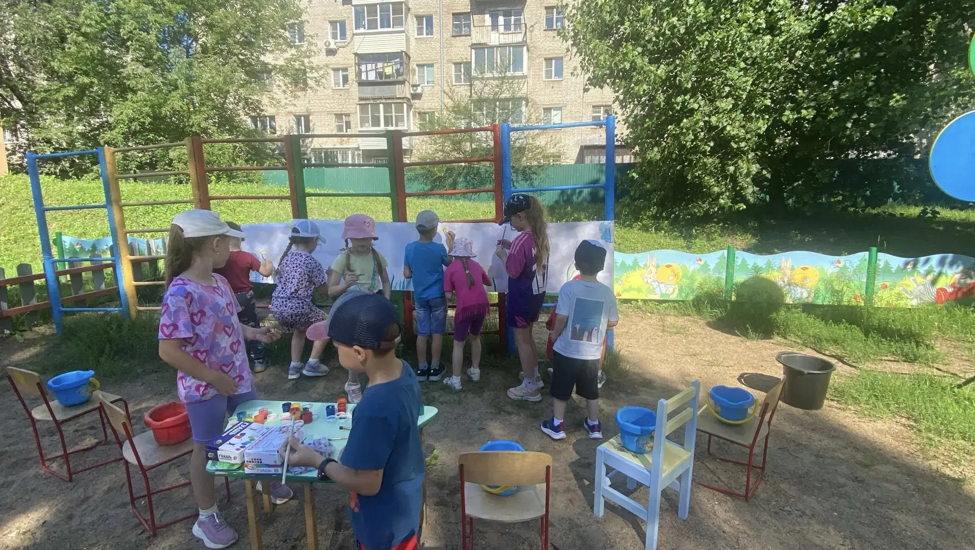 Коллективная работа "Наше яркое лето"

Педагог Дубовская Наталья Александровна 
Группа №6