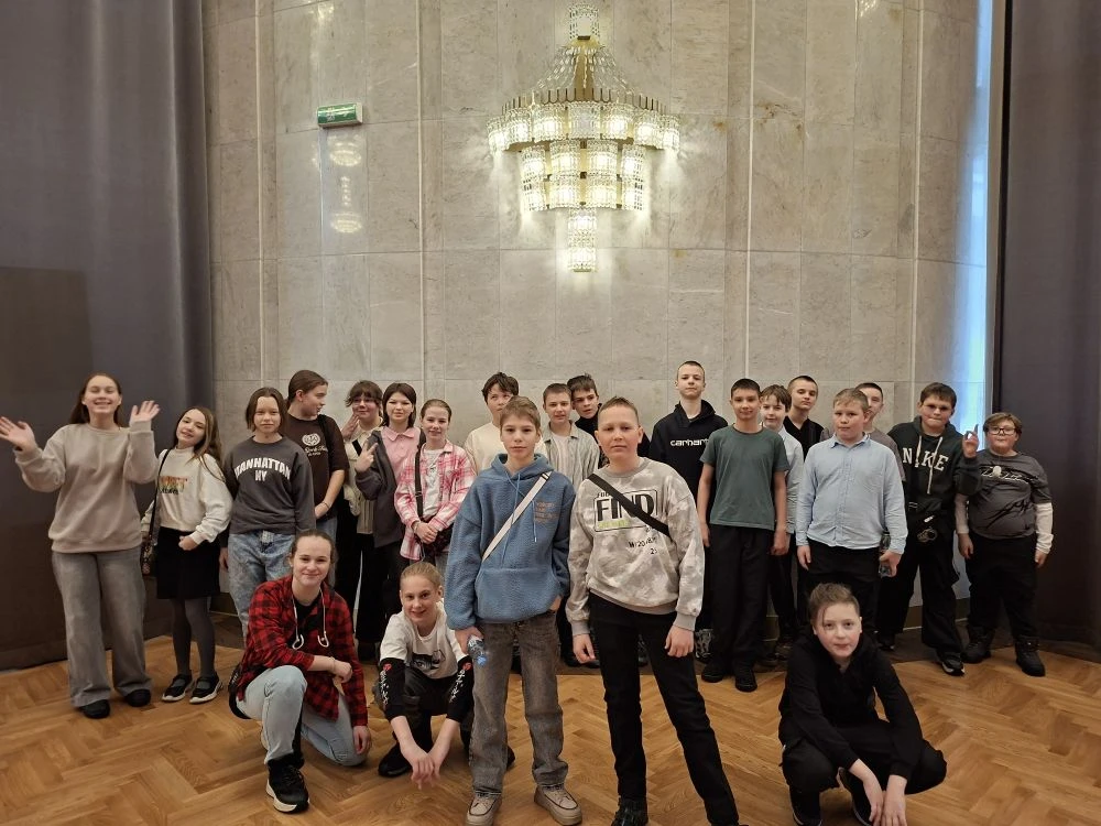 🎭 05 марта для наших учеников 6в, 7в, 7г и 8а классов была организована увлекательная экскурсия в ми