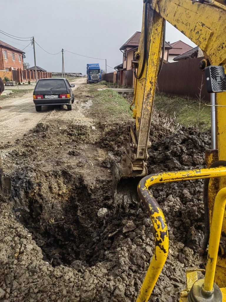 Устранение порыва центрального водопровода в ст. Смоленской по ул. МКР Автомобилист-Светлая