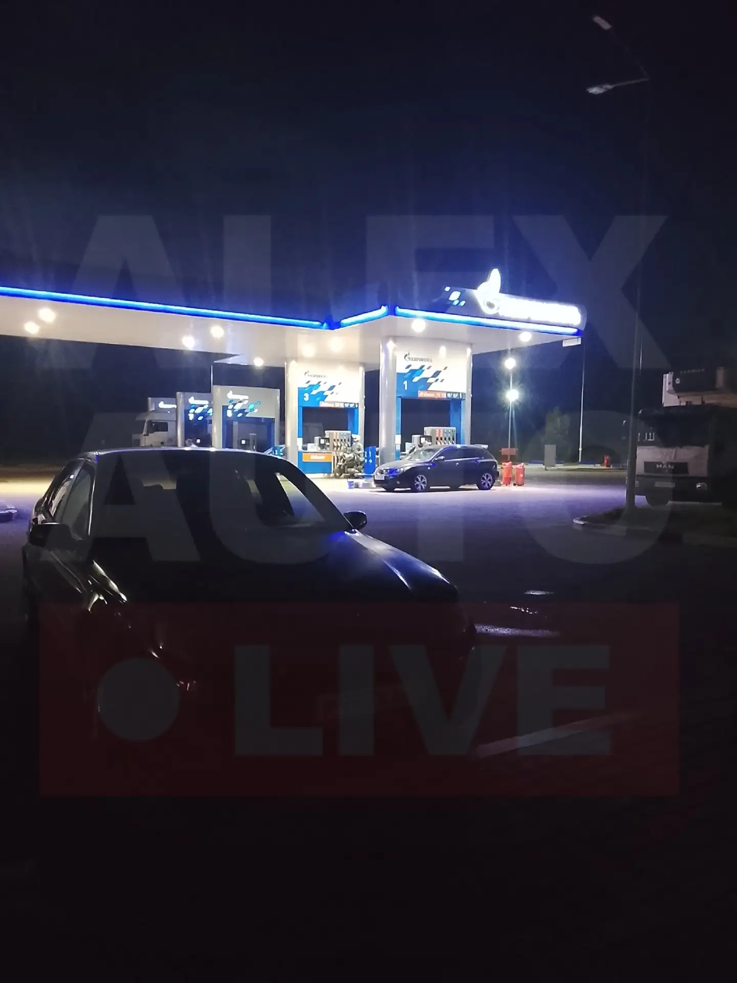 Читатели сообщают, что на АЗС «Газпромнефть» на трассе М-8, в районе деревни Мякишево, ...