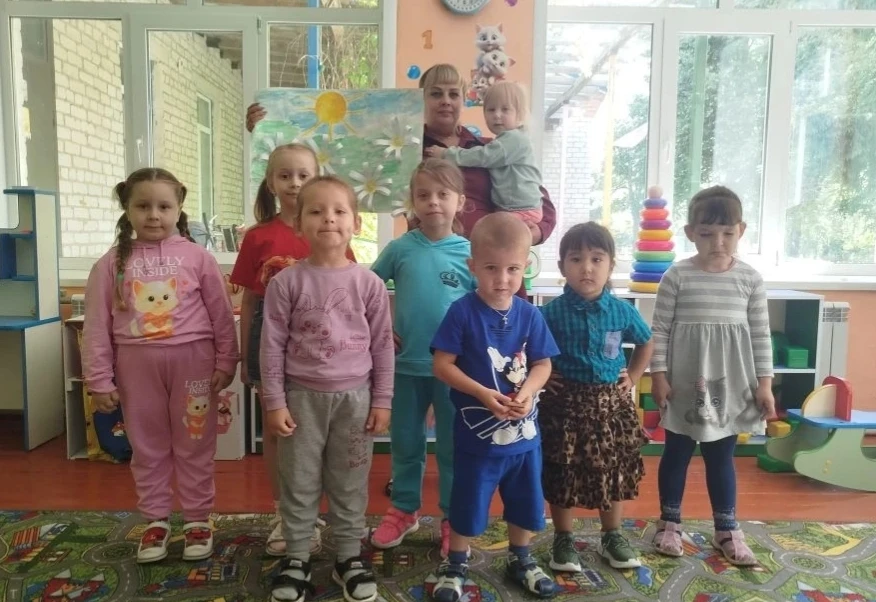 Золотая серединка
И лучи идут кругом,
Это может быть картинка:
Солнце в небе голубом?
Нет не солнце 