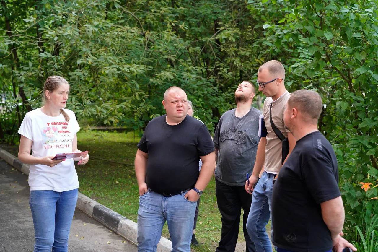 Заместитель главы округа Александр Золотов проинспектировал дом на улице Заводской в Климовске

Заме