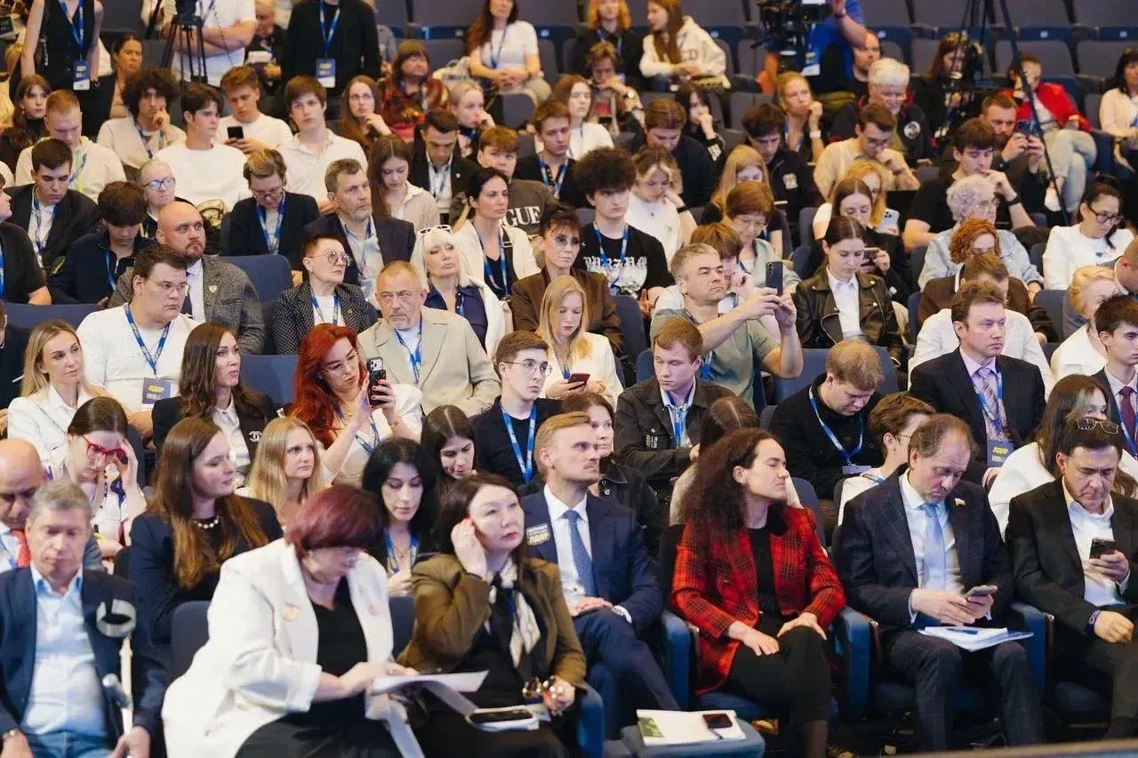 С Днём медицинского работника!

Труд врачей, медсестёр, фельдшеров — это ежедневный подвиг. Без выхо