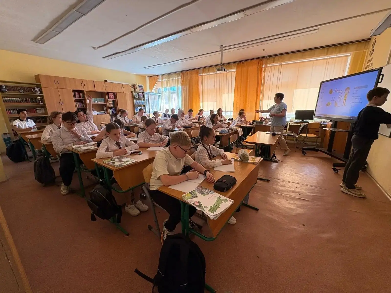 В  5 «Л» классе  прошёл открытый урок на тему «Повторение. Достопримечательности Лондона». Обучающие