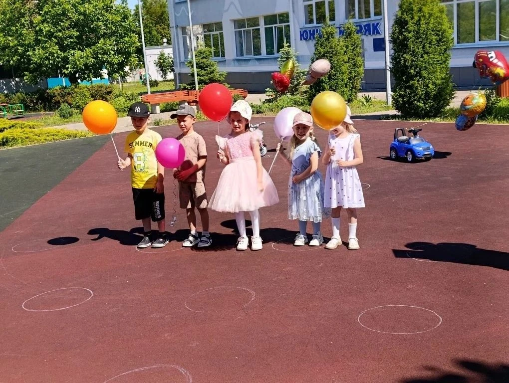 Праздничный концерт «Путёвка в лето: Поздравления от старших друзей!» прошёл в ГБДОУ "Д...