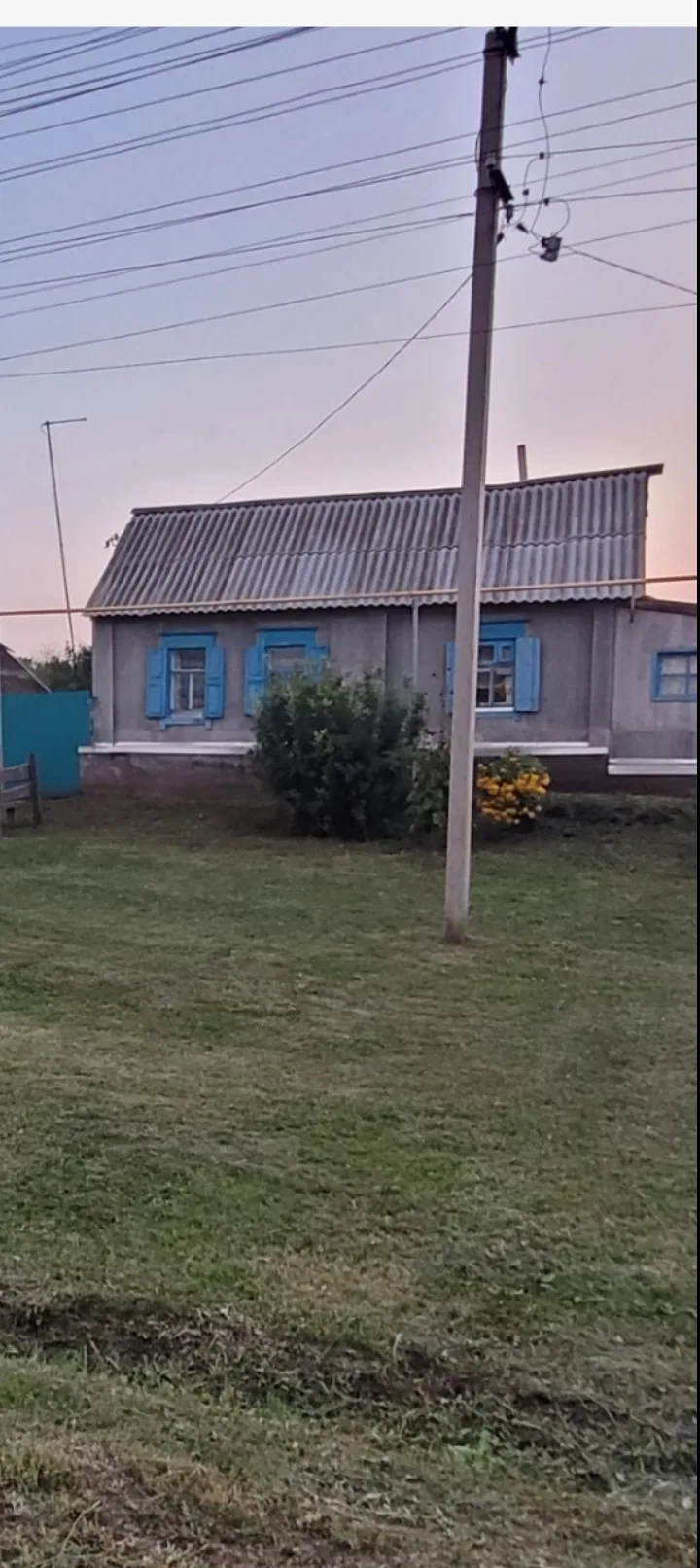 Продаётся, с. Кармалка, в доме свет, газ канализация, интернет, обращаться по номеру телефона 891235