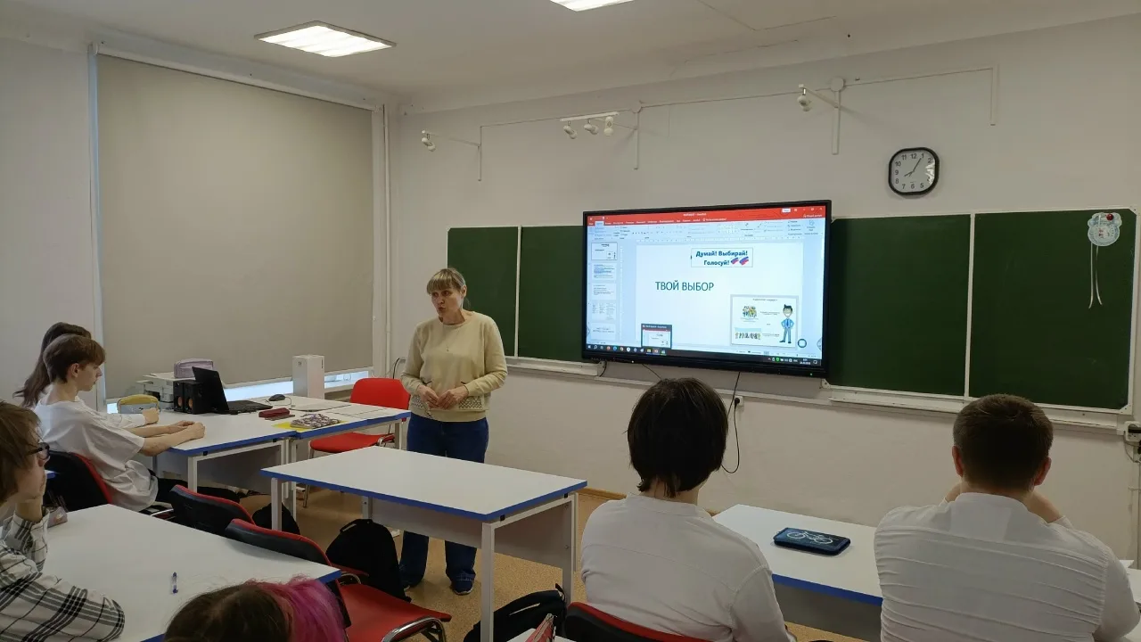 🗓️ 23 марта в 10-х классах прошёл "Парламентский урок". Его ведущая Ольга Викторовна Лоскутова, учит