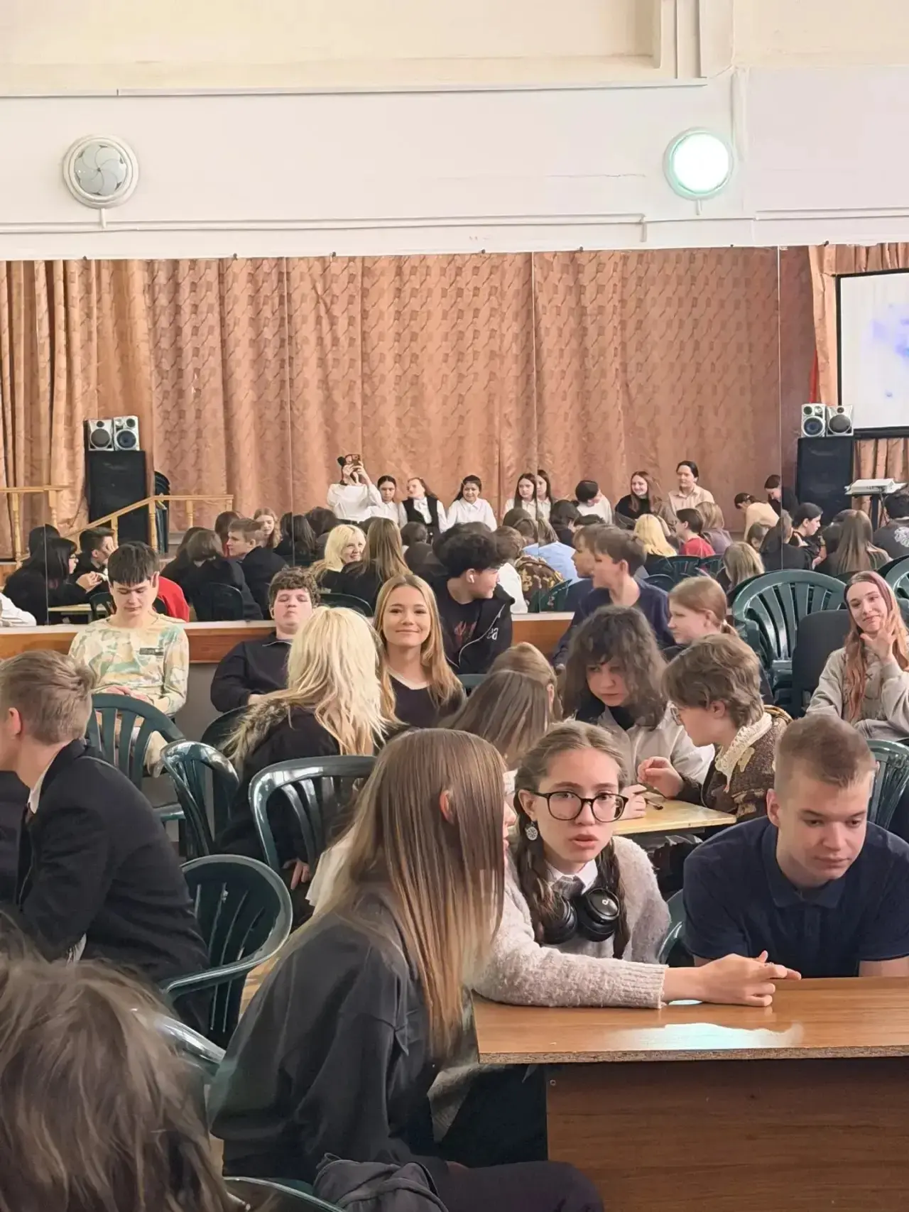 В преддверии Дня космонавтики в нашей школе прошёл интеллектуальный квиз для старшеклассников. Мероп