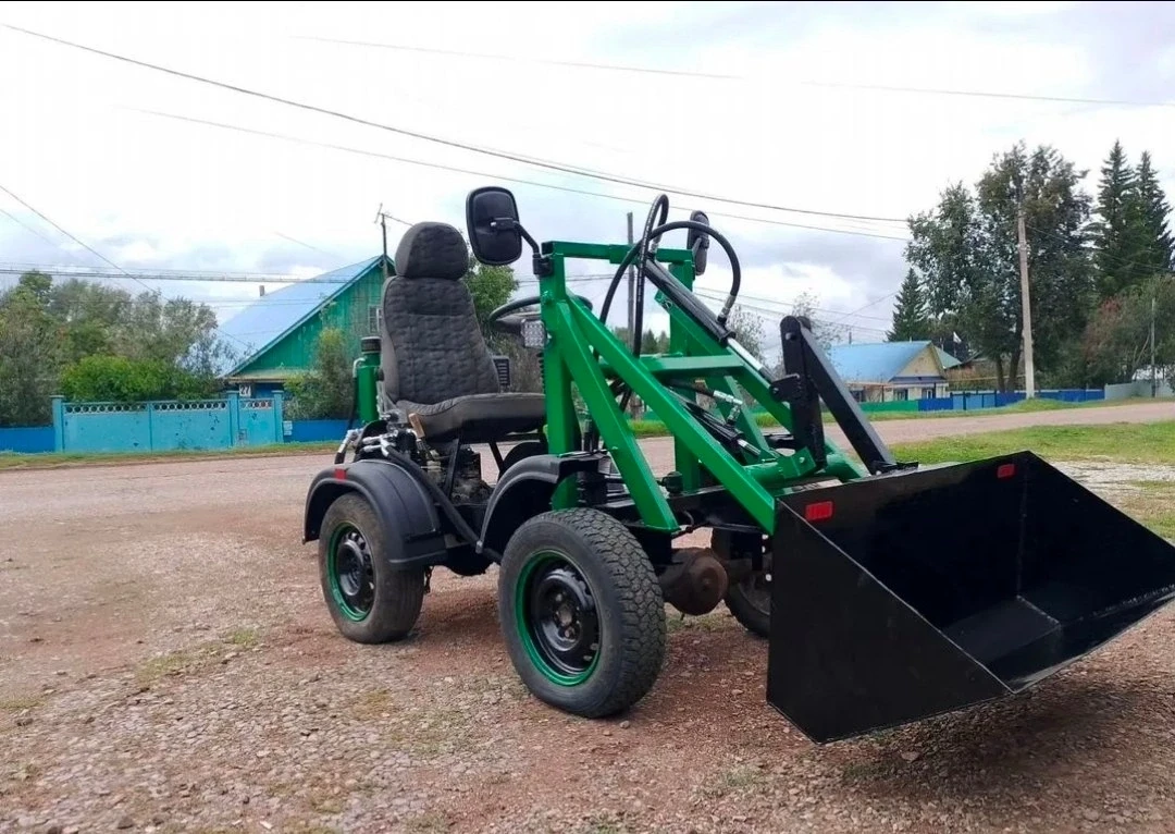 🚜Мини-трактор с ковшом спереди.