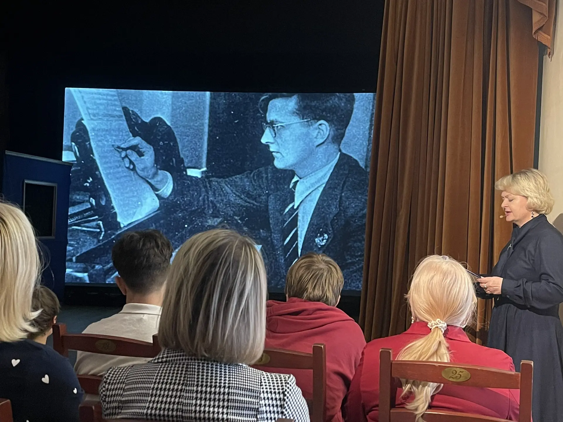Прямо сейчас! 🎭🎶
Премьера проекта «Музыка и театр. Перекрестки истории». 

Это совместная работа Т